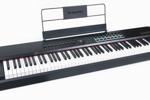 M-Audio Hammer 88 Pro — продвинутая версия MIDI-клавиатуры с молоточковой механикой