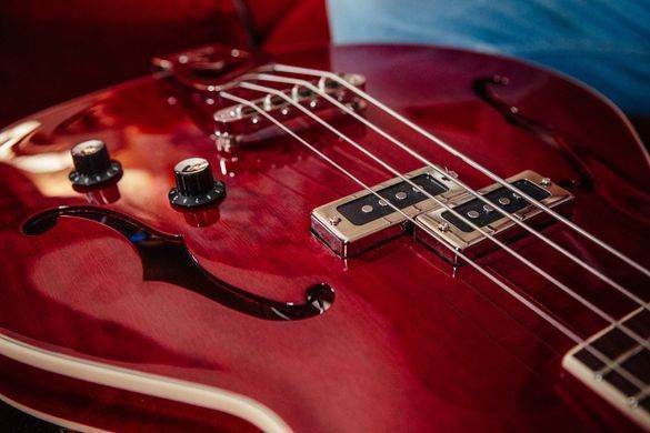 GUILD STARFIRE I BASS (CHERRY RED)